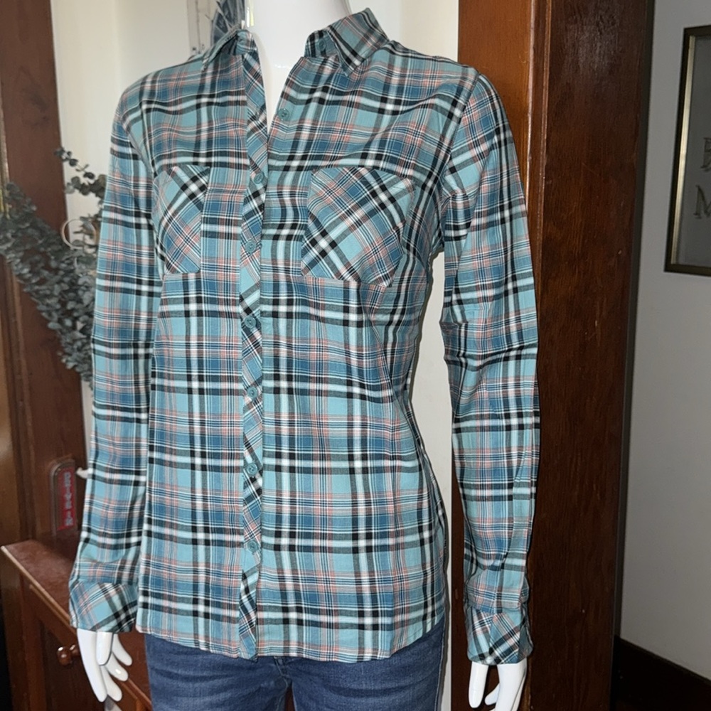NWT northern reflections size small Plaid Button-Up Shirt